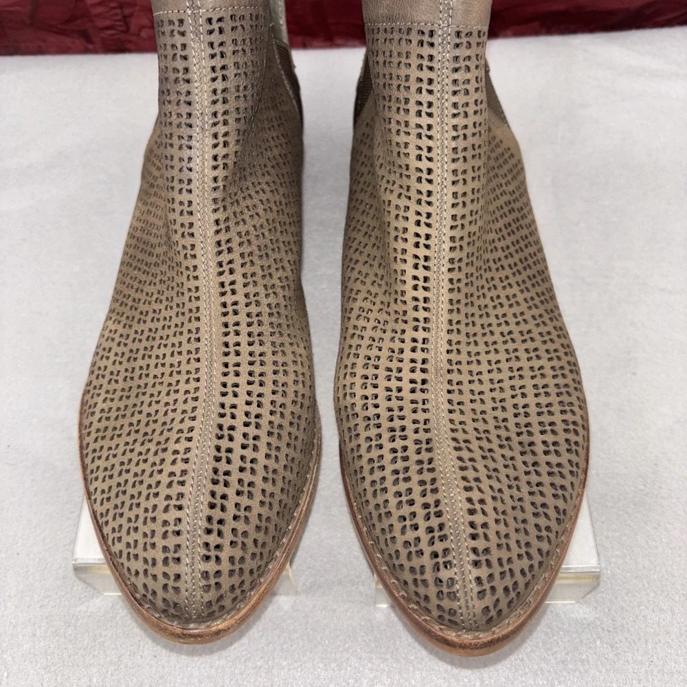 Vince Camuto Celena Brown Leather Ankle Booties Laser Cut Women's 9M EUC